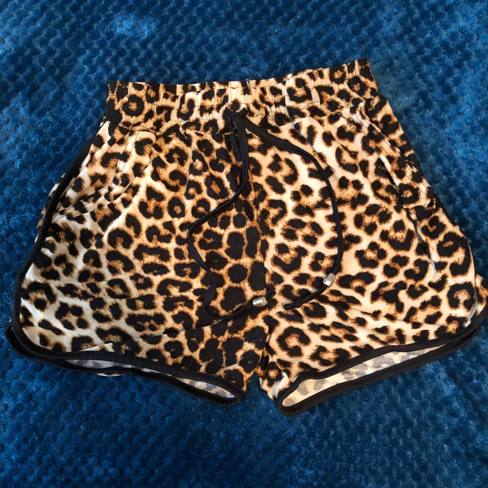 Short animal print.